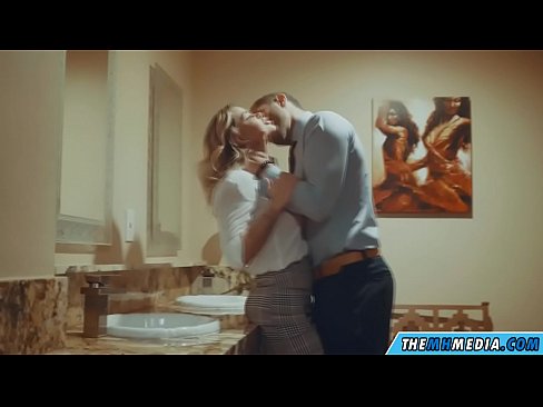 ❤️ Том биетэй шаргал үст таныг нийтийн бие засах газар уруу татах үед ☑ Порно видео порно дээр mn.makesexnotwar.ru